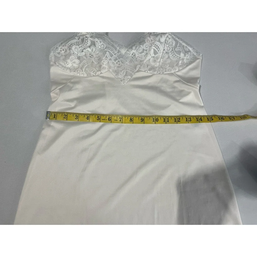 Vintage New Vanity Fair Lace Trim Ivory Antron III Full Slip Sz 32